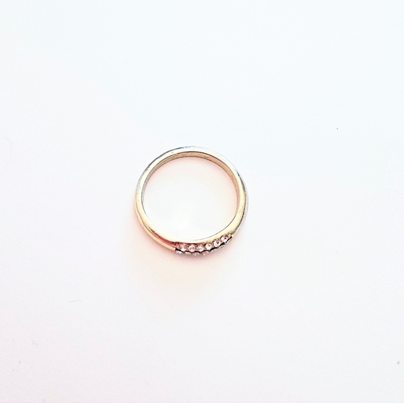 Gold colored ring with rhinestones size 7/8 - Picture 4 of 4